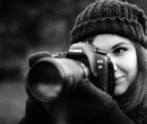 jeune-femme-appareil-photo-canon